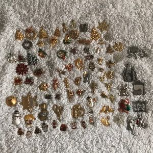 ❌SOLD❌ 84 Pcs Huge Vintage Pin & Brooch Lot